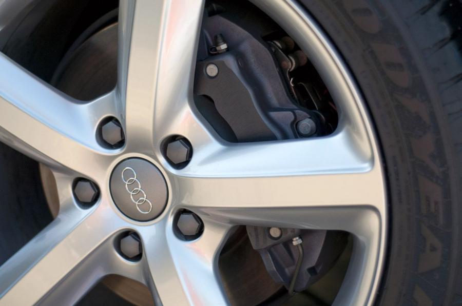 Колеса Audi Q7 3.0T Quattro S-Line (4L) 2011 года  (NA) (фото 6 из 46)